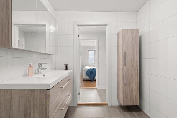 Meuble colonne salle de bain : pratique et design pour votre espace
